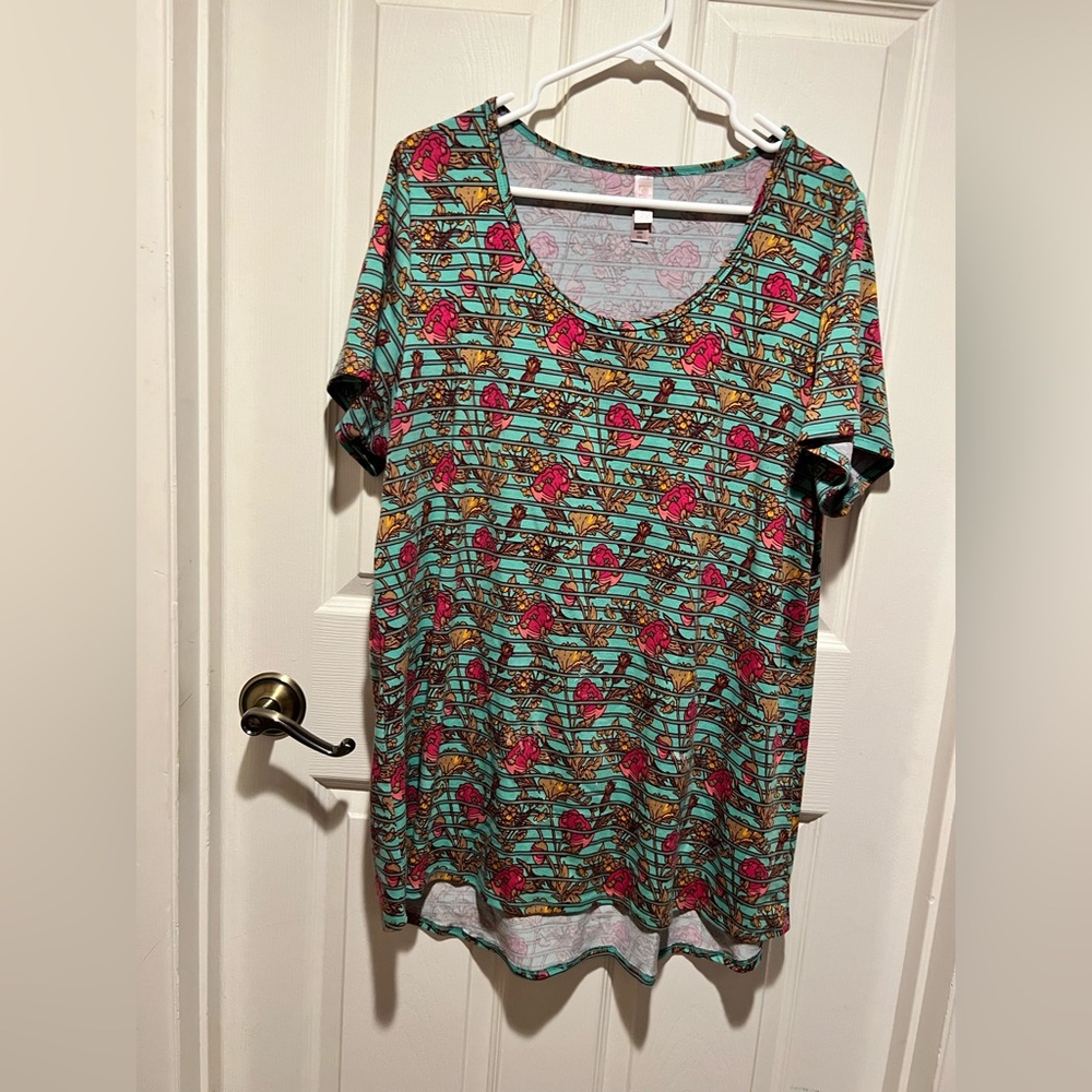 Lularoe classic tee